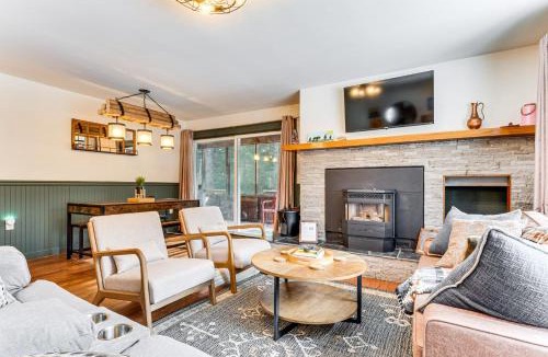 Schroon Lake House | Forested Retreat w/Sauna: 5 Mi to Schroon Lake