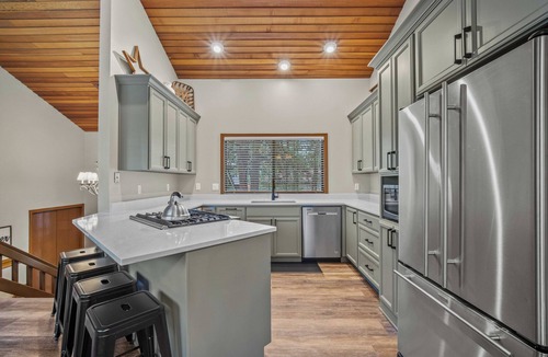 Sunriver House | Forestside Retreat with Access to The Cove