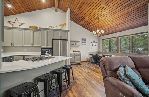Sunriver House | Forestside Retreat with Access to The Cove