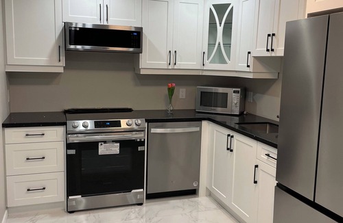 Oakville Apartment | Forget your worries in this 1000 sqft Independent apartment with parking.
