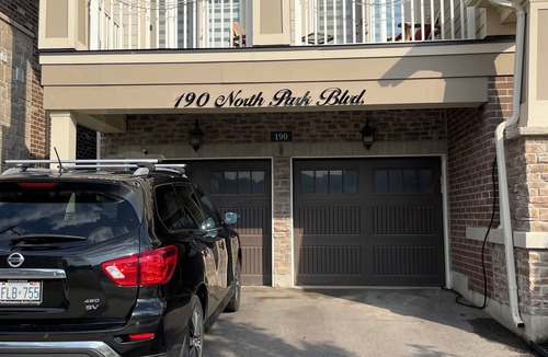 Oakville Apartment | Forget your worries in this 1000 sqft Independent apartment with parking.