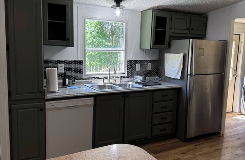 Henderson County House | Forget your worries in this spacious and serene space.