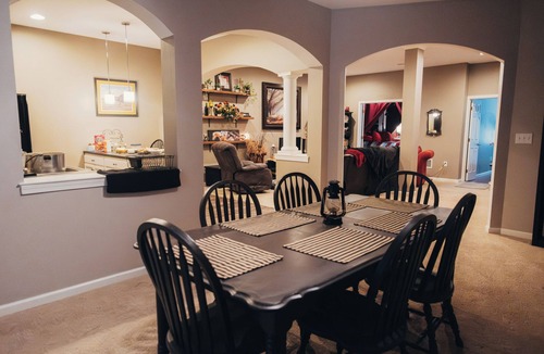 New Holland Apartment | Forget your worries and enjoy some peace in the beautiful Lancaster Guest House.