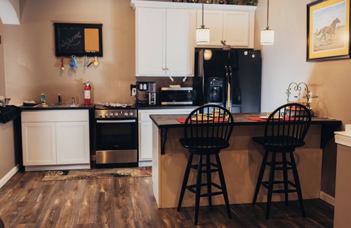New Holland Apartment | Forget your worries and enjoy some peace in the beautiful Lancaster Guest House.