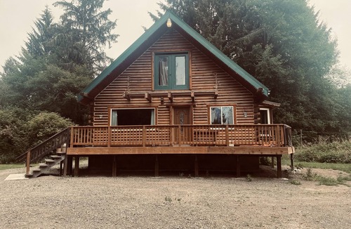 Forks House | Forks Wa Rustic Wolf Den Cabin