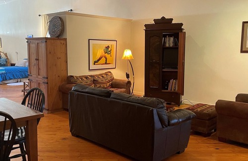 Sedan House | Former Art Gallery is now spacious lodging