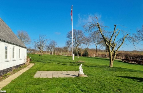 Sønderborg Other | Former farm with some small animals, close to the beach