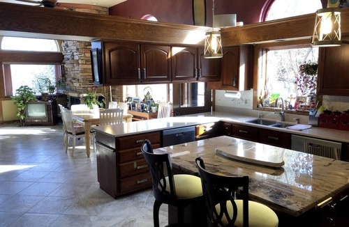 Neenah House | Former GB NFL Draft Executive Waterfront Complex!