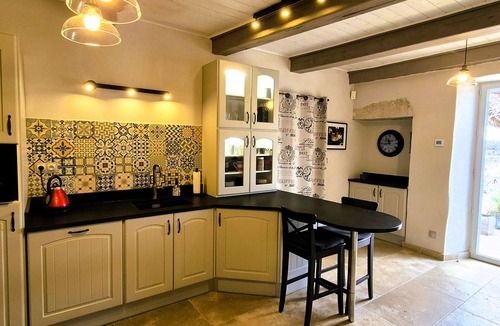 Saint-Just Bed & Breakfast | Former royal hunting lodge 5* - Calm, nature, swimming pool & charm in Ardèche