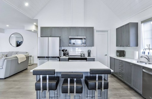 Minett House | Formosa Cottage (#33)