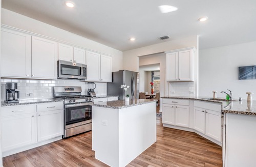 Forney House | Forney Retreat - Home w/Community Pool Near DFW
