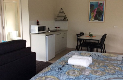 Forrest Apartment | Forrest River Valley Blue Wren Studio - self contained accommodation for couples