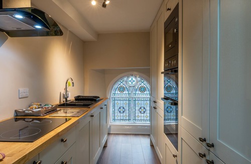 Kendal Apartment | Forrest's Townhouse - Two adjoining apartments with shared private hallway