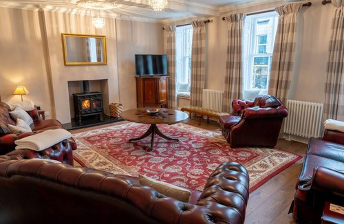Kendal Apartment | Forrest's Townhouse - Two adjoining apartments with shared private hallway