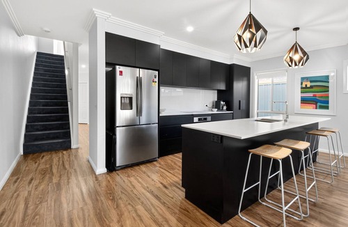 Wagga Wagga House | Forsyth Retreat - Modern Townhouse