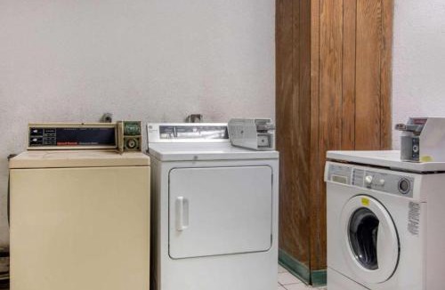 Forsyth Hotel | Forsythia Inn & Suites