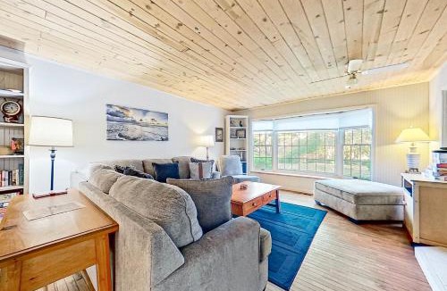 Cleone House | Fort Bragg Cottage - Walk to the Beach & Bluffs