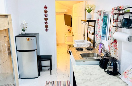 Riverland Village Cottage | Fort Lauderdale guest house Retreat