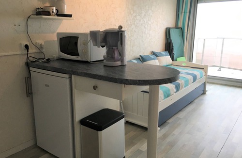 Fort-Mahon-Plage Apartment | Fort-Mahon-Plage: Studio with balcony, fully equipped, private parking
