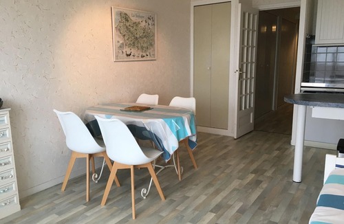 Fort-Mahon-Plage Apartment | Fort-Mahon-Plage: Studio with balcony, fully equipped, private parking