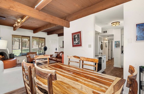 Northeast Santa Fe Hotel | Fort Marcy 33 | Walk to Plaza | Kiva Fireplace | Full Kitchen | Hot Tub | Pool | Single Level