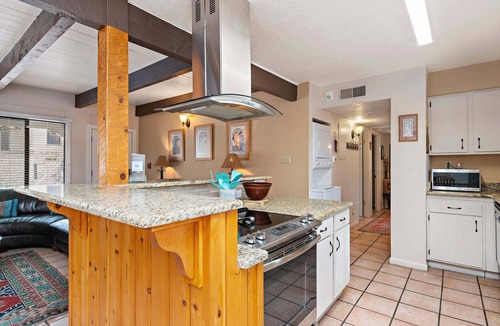 Northeast Santa Fe Hotel | Fort Marcy 35 | Just Like Home - But Even Better! 2-Bdrm, Walk To Plaza, Fireplace