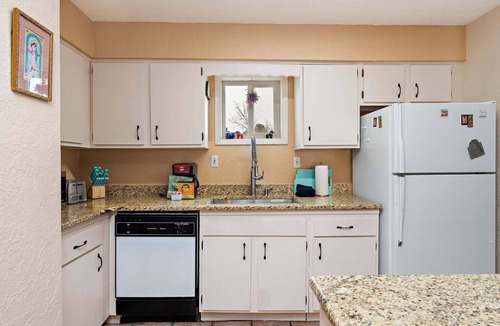 Northeast Santa Fe Hotel | Fort Marcy 35 | Just Like Home - But Even Better! 2-Bdrm, Walk To Plaza, Fireplace