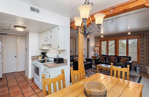 Northeast Santa Fe Hotel | Fort Marcy 38 | Walk to Plaza | Kiva Fireplace | Full Kitchen | Hot Tub | Pool | 2 Levels