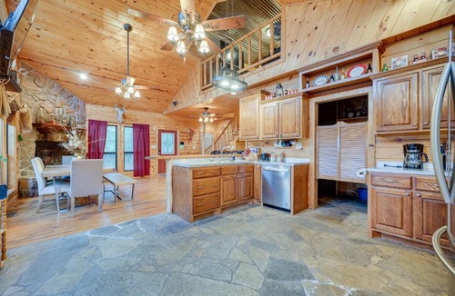 Fort Towson House | Fort Towson Cabin < 1 Block to Raymond Gary Lake