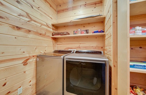 Fort Towson Cabin | Fort Towson Cabin < 1 Block to Raymond Gary Lake