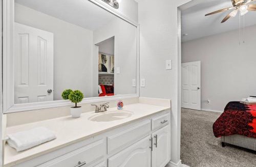 Fort Worth House | Fort Worth Single-Family Gem for long stays