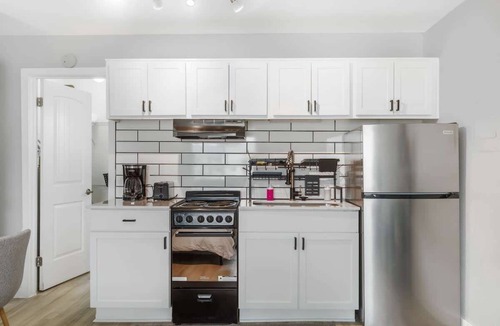 Haltom City Apartment | Fort Worth Studio3 – 10 Min to Downtown, Gym, Pets