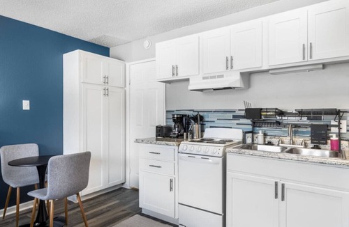 Haltom City Apartment | Fort Worth Studio4 – 10 Min to Downtown, Gym, Pets