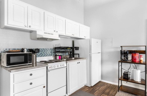 Haltom City Apartment | Fort Worth Studio5 – 10 Min to Downtown, Gym, Pets