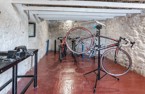 Los Corrales de Buelna House | FORTBIKE SAN MATEO FRIENDLY HOLIDAY HOUSE WITH BIKE AND TRIATLON