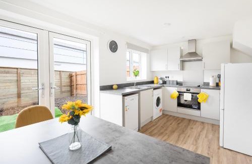 Severn Beach House | Fortified Three Bedroom Home Bristol