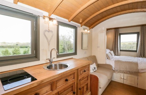 Chard House | Forton House Shepherd's Hut 1