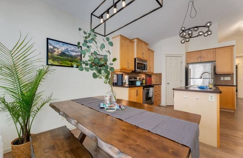 Cochrane House | "Fortress" 2Bdrm w/Barrel Sauna!