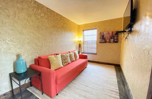 Lincoln Park Apartment | Fortunata Winery Casa Piccolo, Cozy 2 Queen Retreat