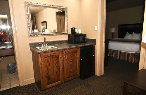Newport Hotel | Fortune Inn And Suites Newport
