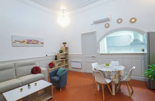 Cite Apartment | Forum-La gare apartment, T2 50 m2, air-conditioned, garage, courtyard 80m2