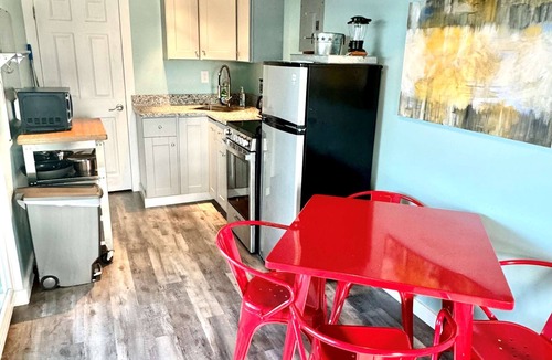Terlingua House | Fossil Knob Ridge -Cinnabar: Ultra-Modern Container Home
