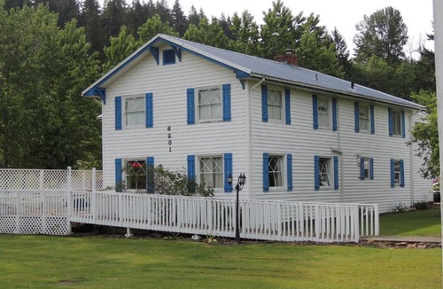 Sweet Home Hotel | Foster Lake Inn