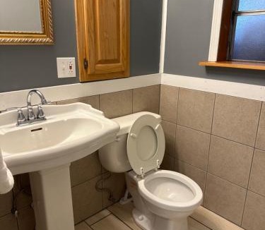 Sweet Home Hotel | Foster Lake Inn