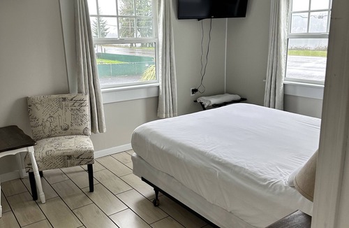 Sweet Home House | Foster Lake Inn