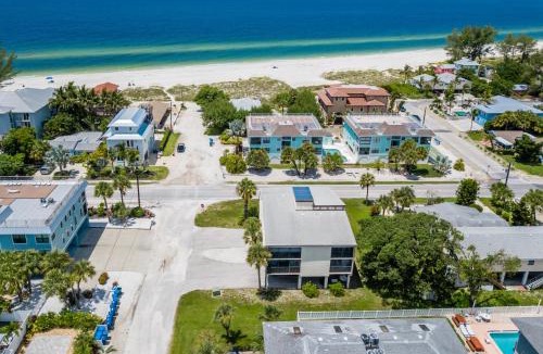 Holmes Beach Apartment | Fountain Head 5