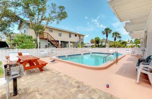 Holmes Beach Apartment | Fountain Head 5
