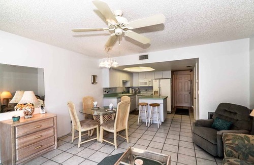 Holmes Beach Condo | Fountain Head 6 - Condo 2 Bedroom/1.5 Bath , maximum occupancy of 4 people. Holmes Beach Anna Maria Island