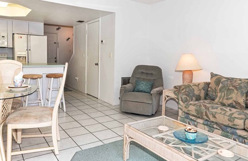 Holmes Beach Condo | Fountain Head 6 - Condo 2 Bedroom/1.5 Bath , maximum occupancy of 4 people. Holmes Beach Anna Maria Island
