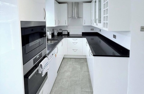 Heath House | Fountain House-Sleeps 5-Central Dagenham-Parking